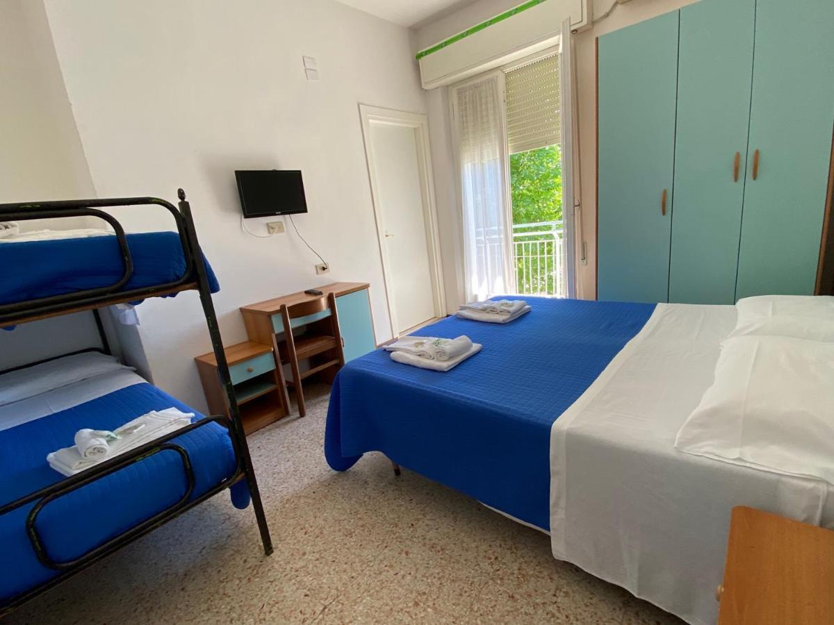 Hotel Luna Rossa Римини Екстериор снимка