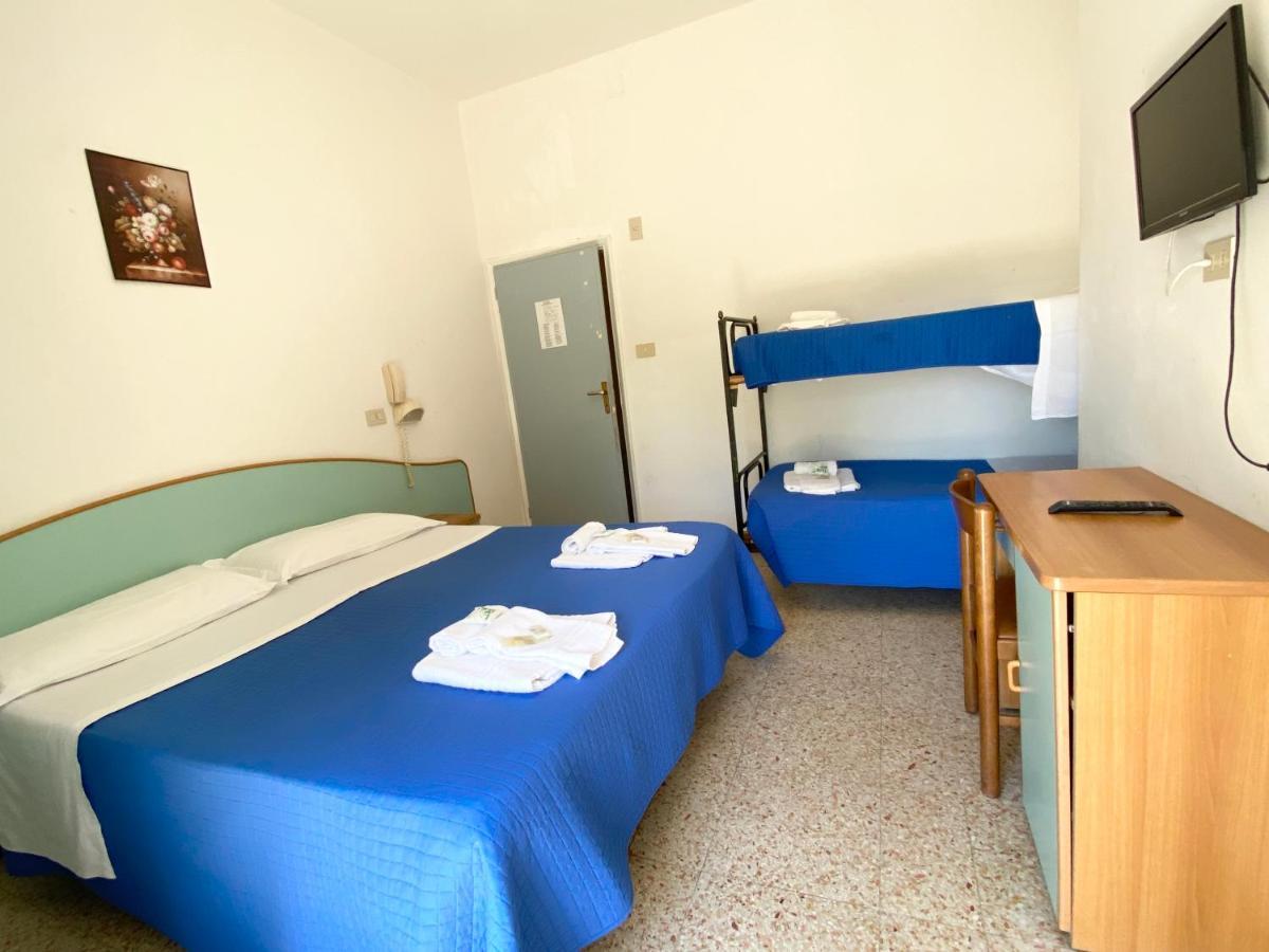 Hotel Luna Rossa Римини Екстериор снимка