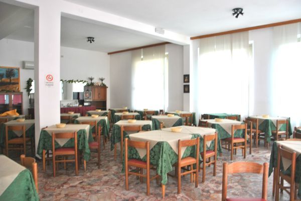 Hotel Luna Rossa Римини Екстериор снимка