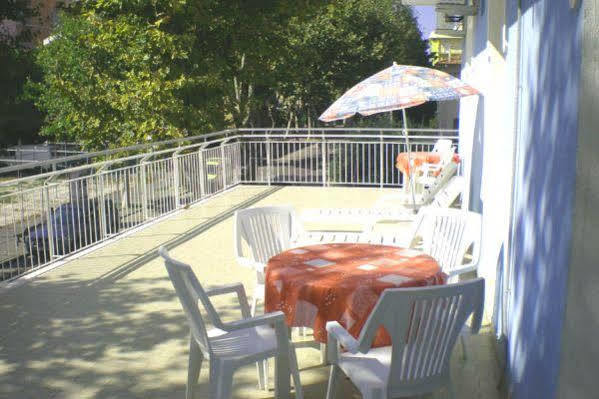 Hotel Luna Rossa Римини Екстериор снимка